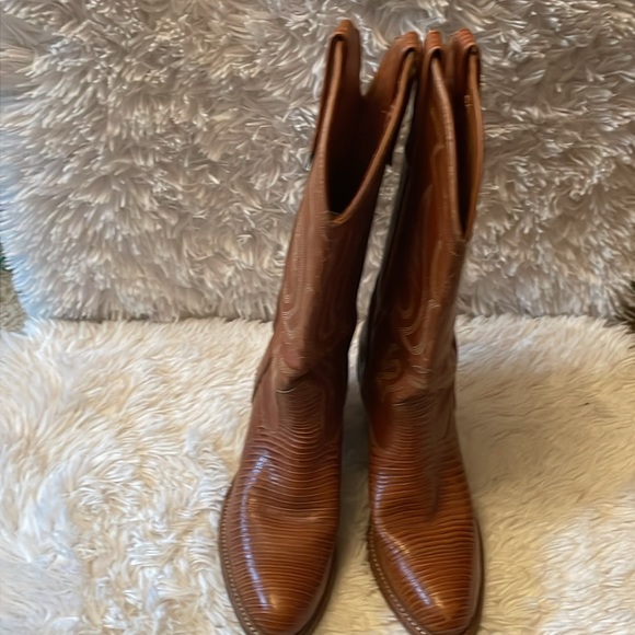 Capezio West Faux Leather Embroidered Heeled Western Cowboy Boots Size 9.5 - Picture 4 of 9